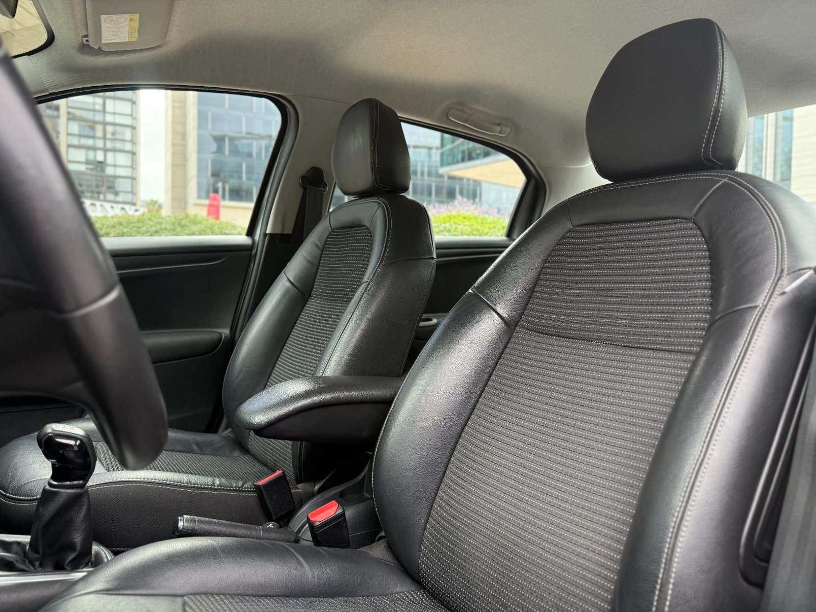 Peugeot 301 Allure 1.6 HDi 2022 - Imagen 15 de 18