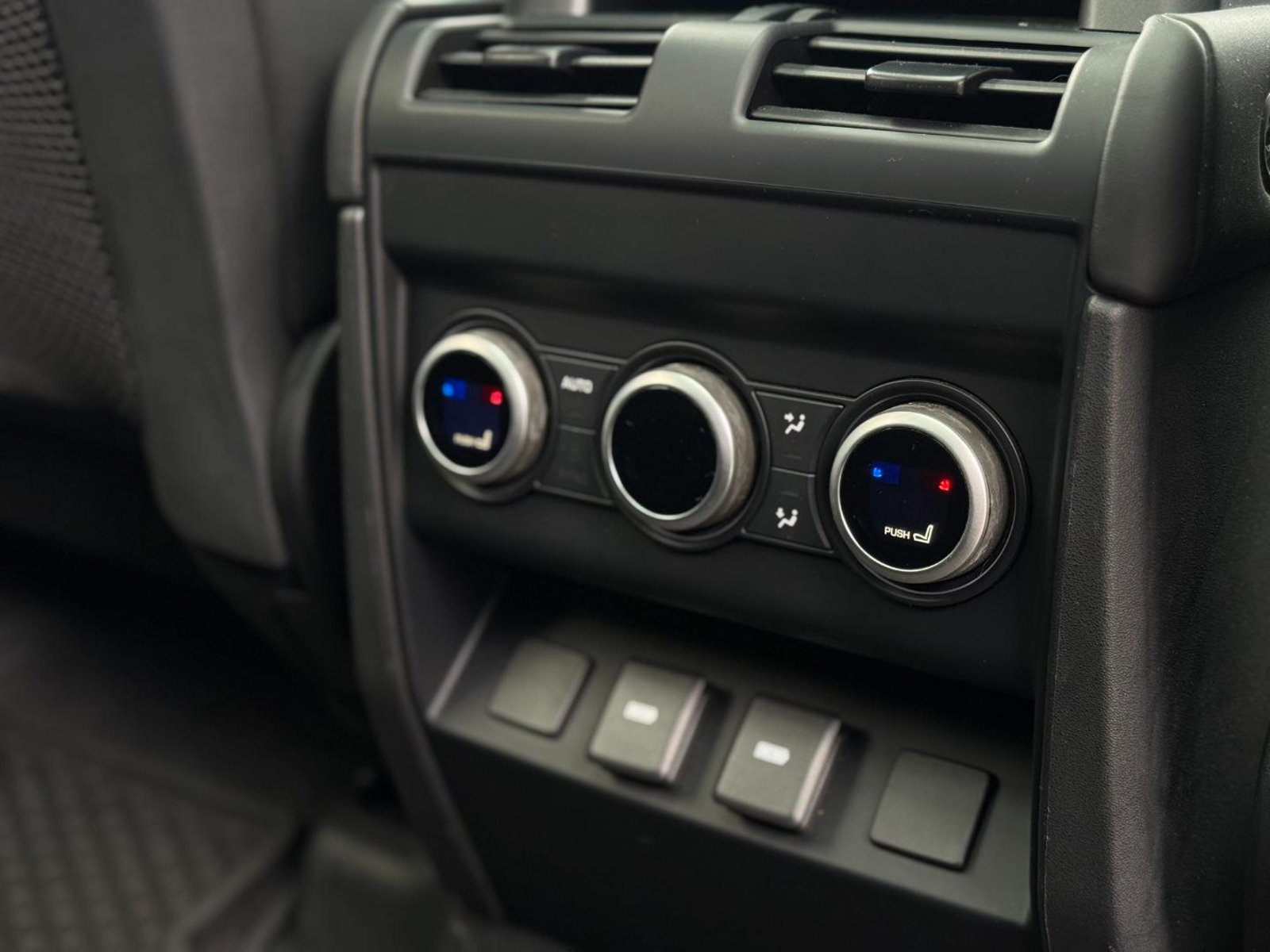 Land Rover DEFENDER 2024 - Imagen 17 de 19