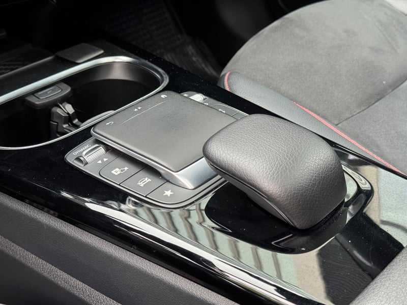 Mercedes-Benz A250 2.0 AMG LINE 2023 - Imagen 14 de 17