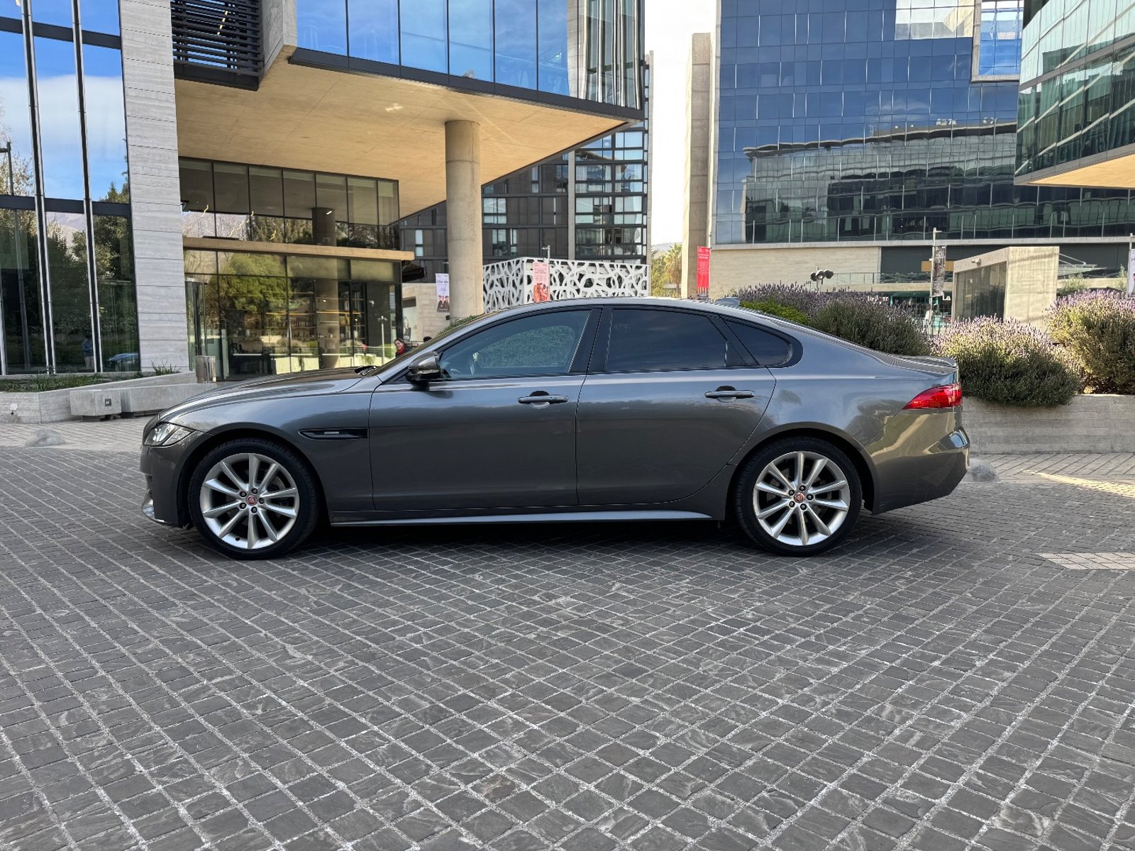 JAGUAR XF 2.0 R-Sport 2017 - Imagen 7 de 19