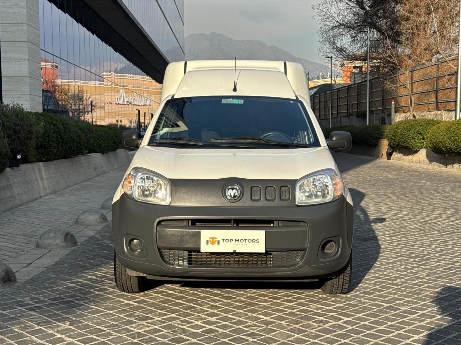RAM VAN 700 RAPID 2022 - Foto 2 de 14