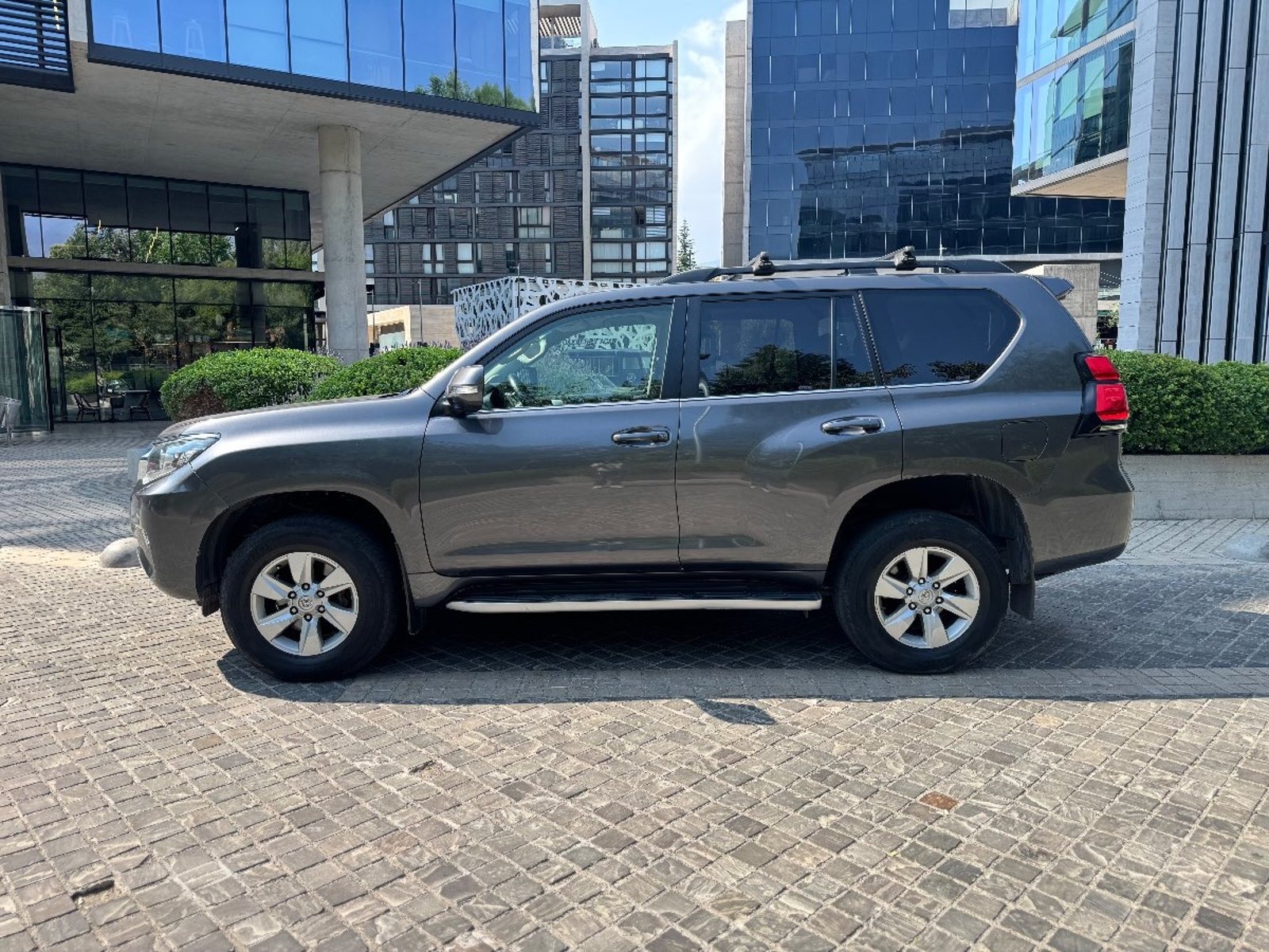 Toyota LANDCUISER PRADO BLINDADA 2023 - Imagen 8 de 20