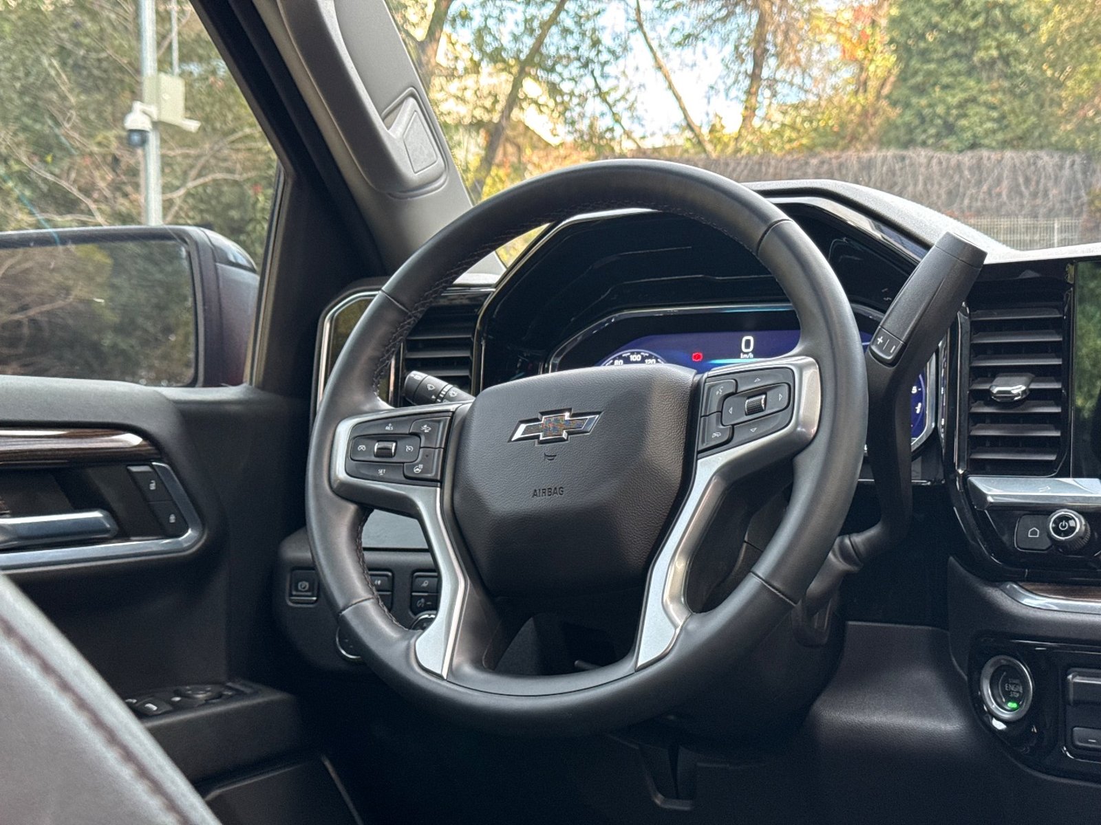 CHEVROLET SILVERADO 1500 LTZ Z71 5.3 V8 4x4 2023 - Imagen 12 de 18