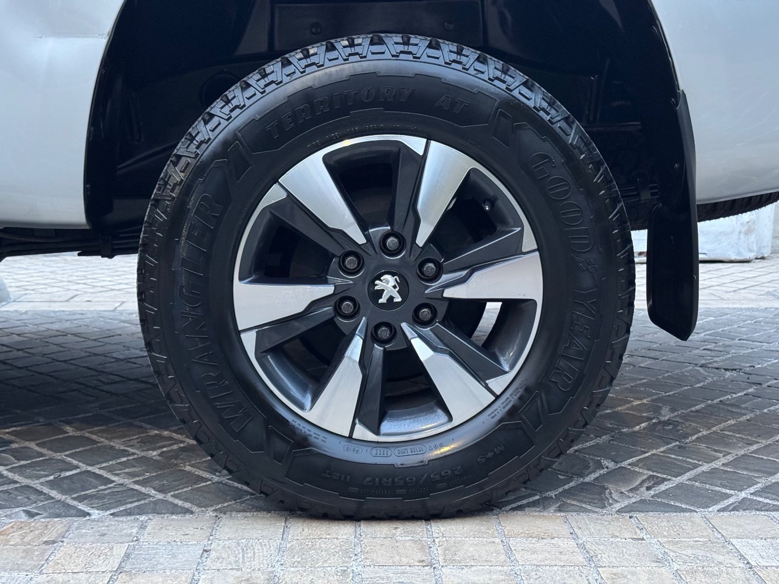 Peugeot LANDTREK Active BlueHDi 180 4X4 AT 2024 - Imagen 8 de 18