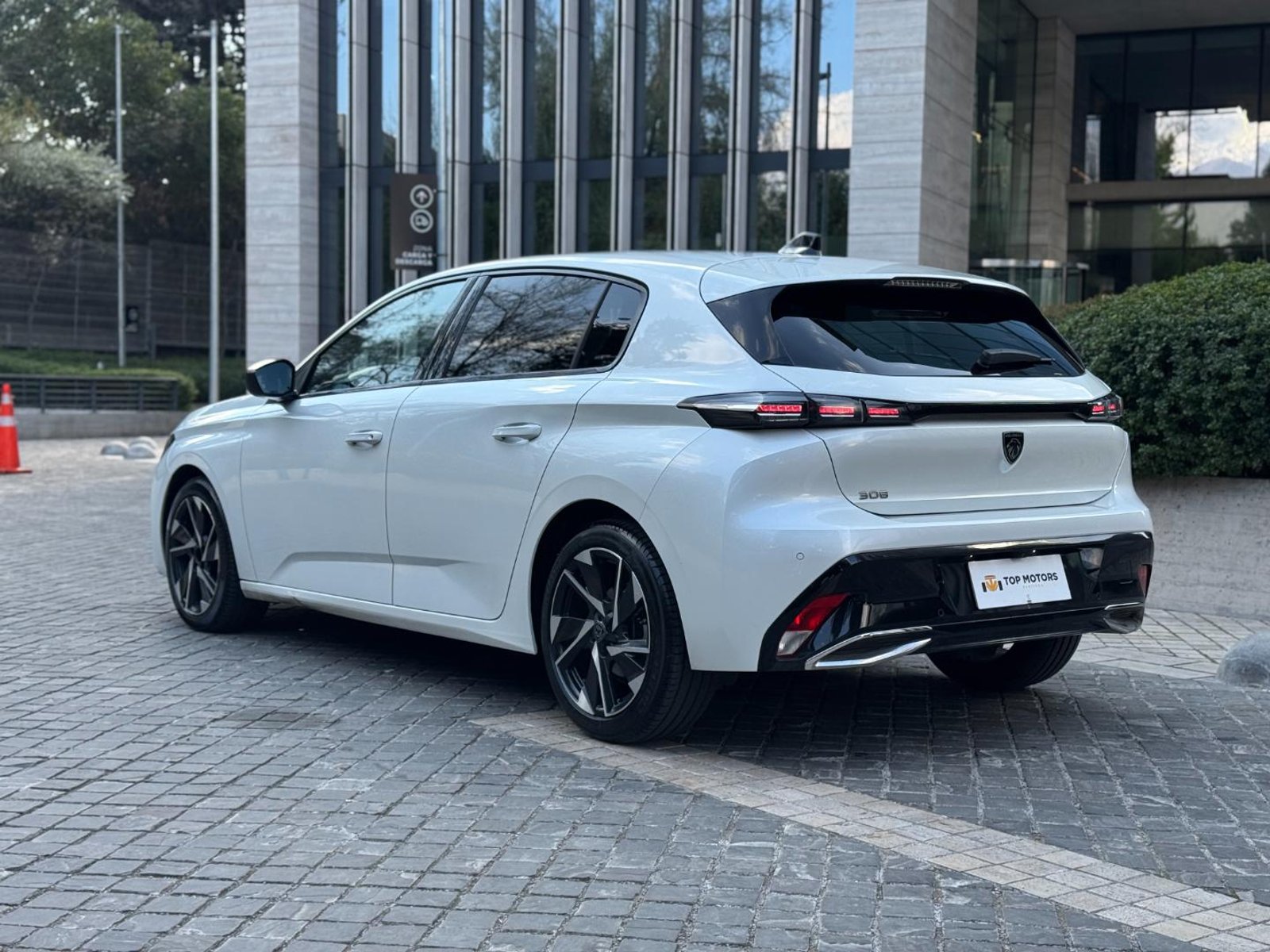 Peugeot 308 Allure 1.2 PureTech 2023 - Imagen 6 de 18