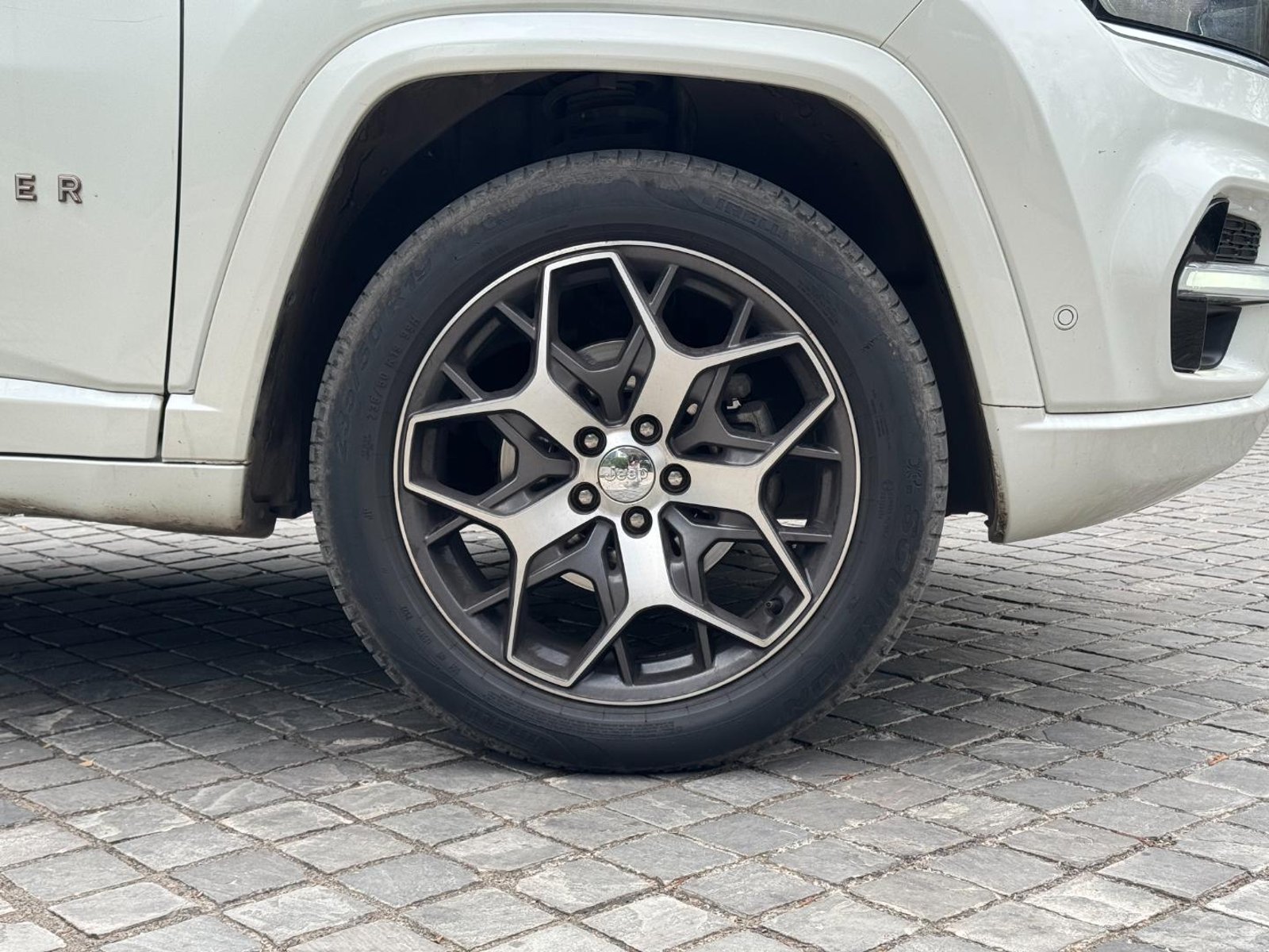 Jeep COMMANDER 2023 - Imagen 7 de 20