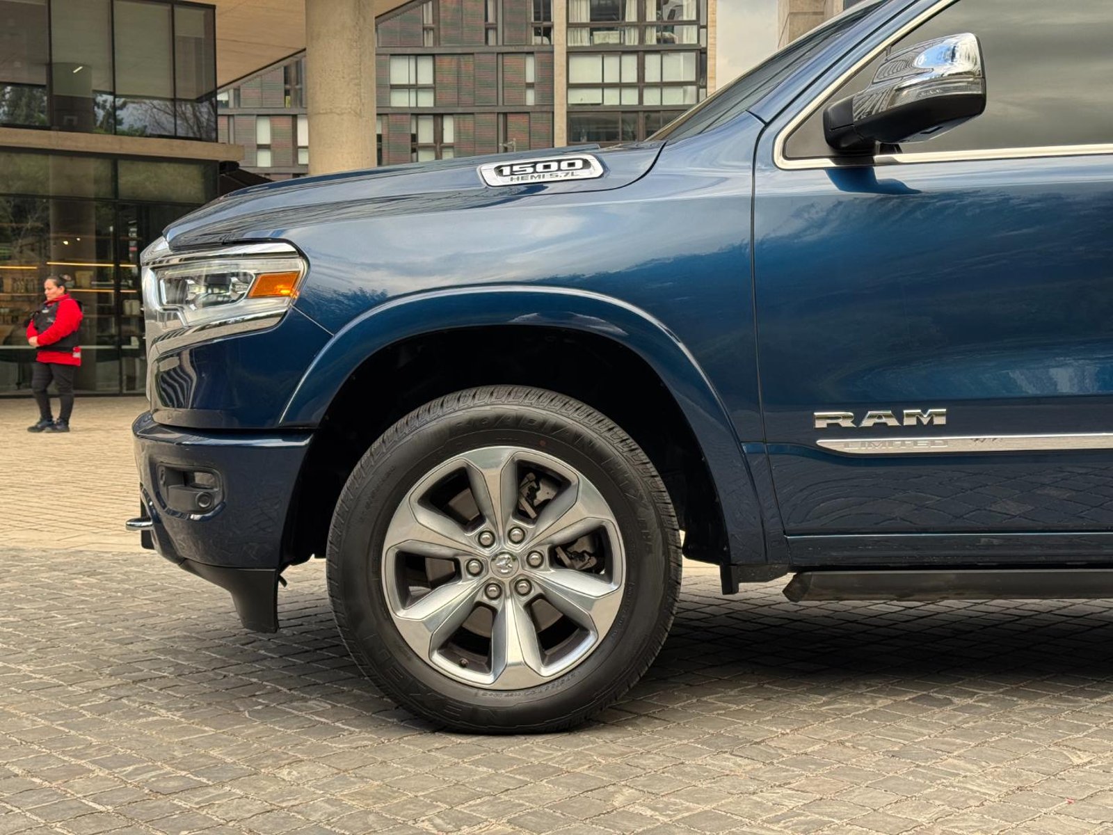 RAM Ram 1500 LIMITED 5.7 2022 - Imagen 8 de 19