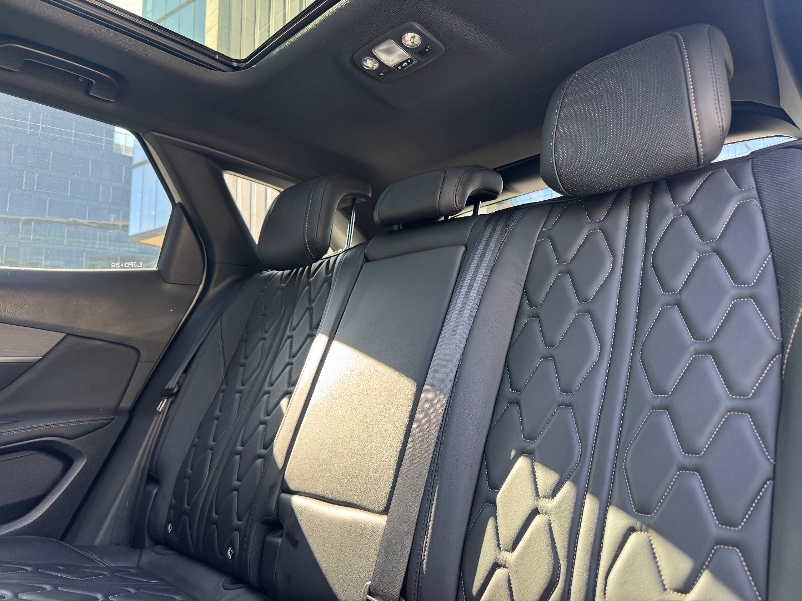 PEUGEOT 3008 GT-Line 2.0 BlueHDi 2019 - Imagen 18 de 19