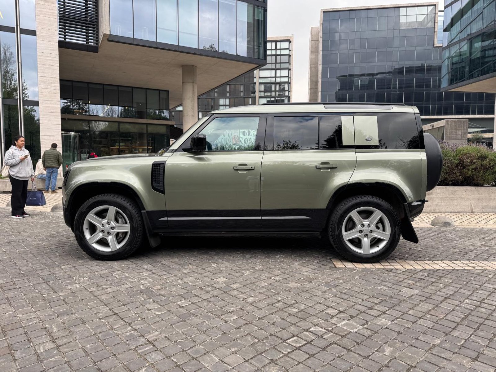 Land Rover DEFENDER 2024 - Imagen 7 de 19