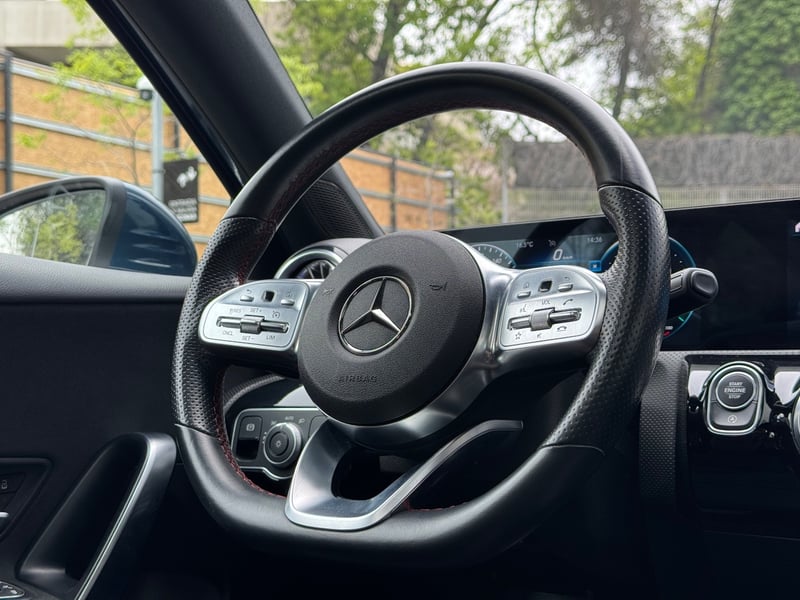 Mercedes-Benz A250 2.0 AMG LINE 2023 - Imagen 10 de 17