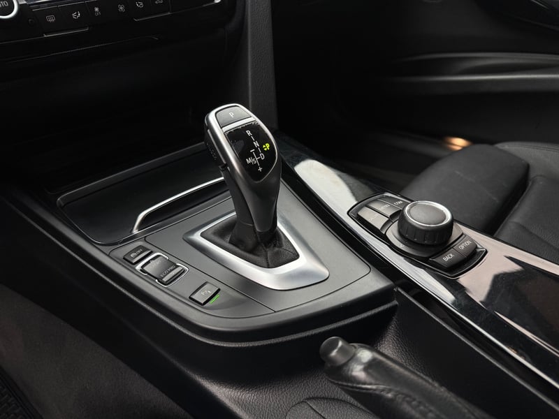BMW 320I 2018 - Imagen 9 de 17