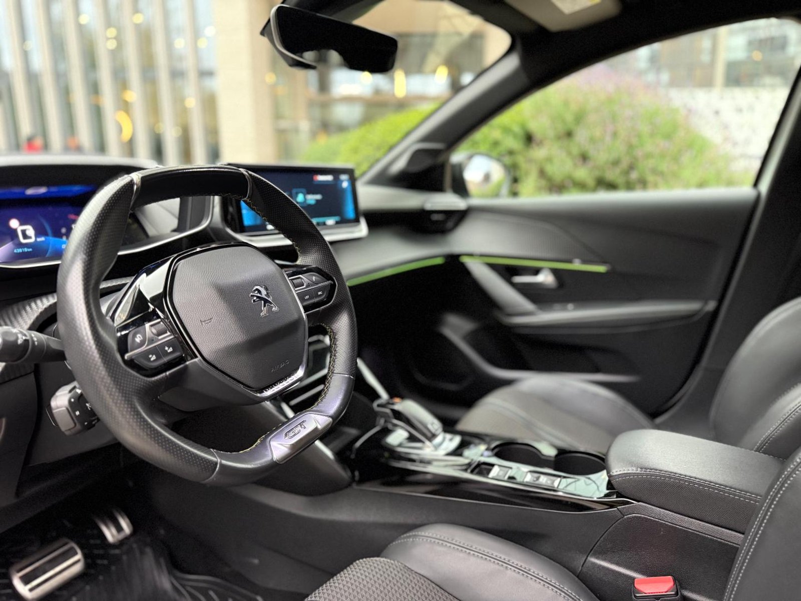 Peugeot 208 GT 1.2 PureTech AT 2022 - Imagen 12 de 16