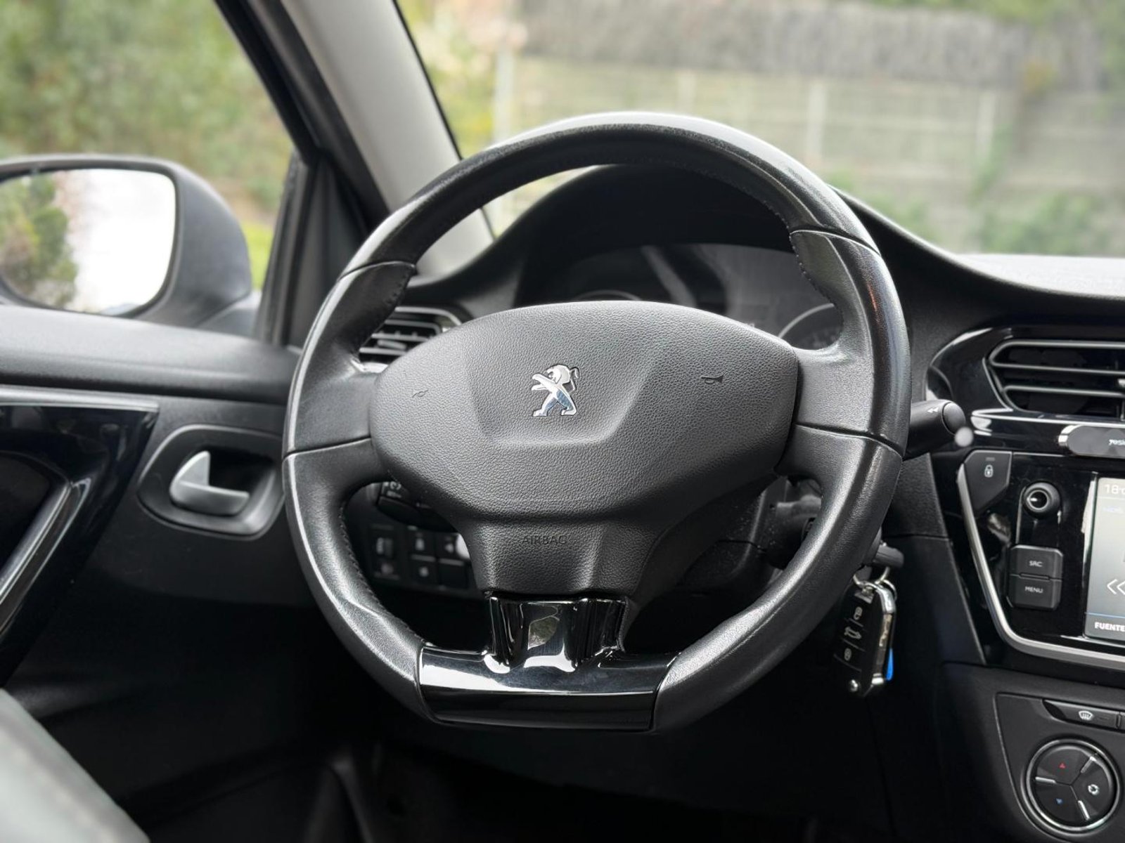 Peugeot 301 Allure 1.6 HDi 2022 - Imagen 9 de 18