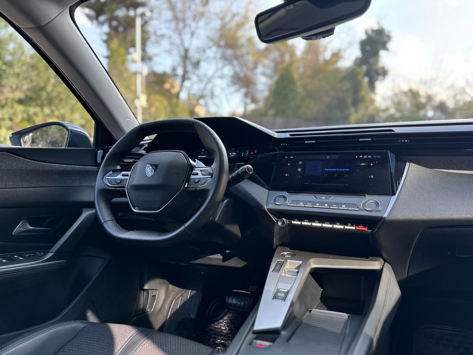 Peugeot 308 Allure 1.2 PureTech 2023 - Imagen 8 de 18