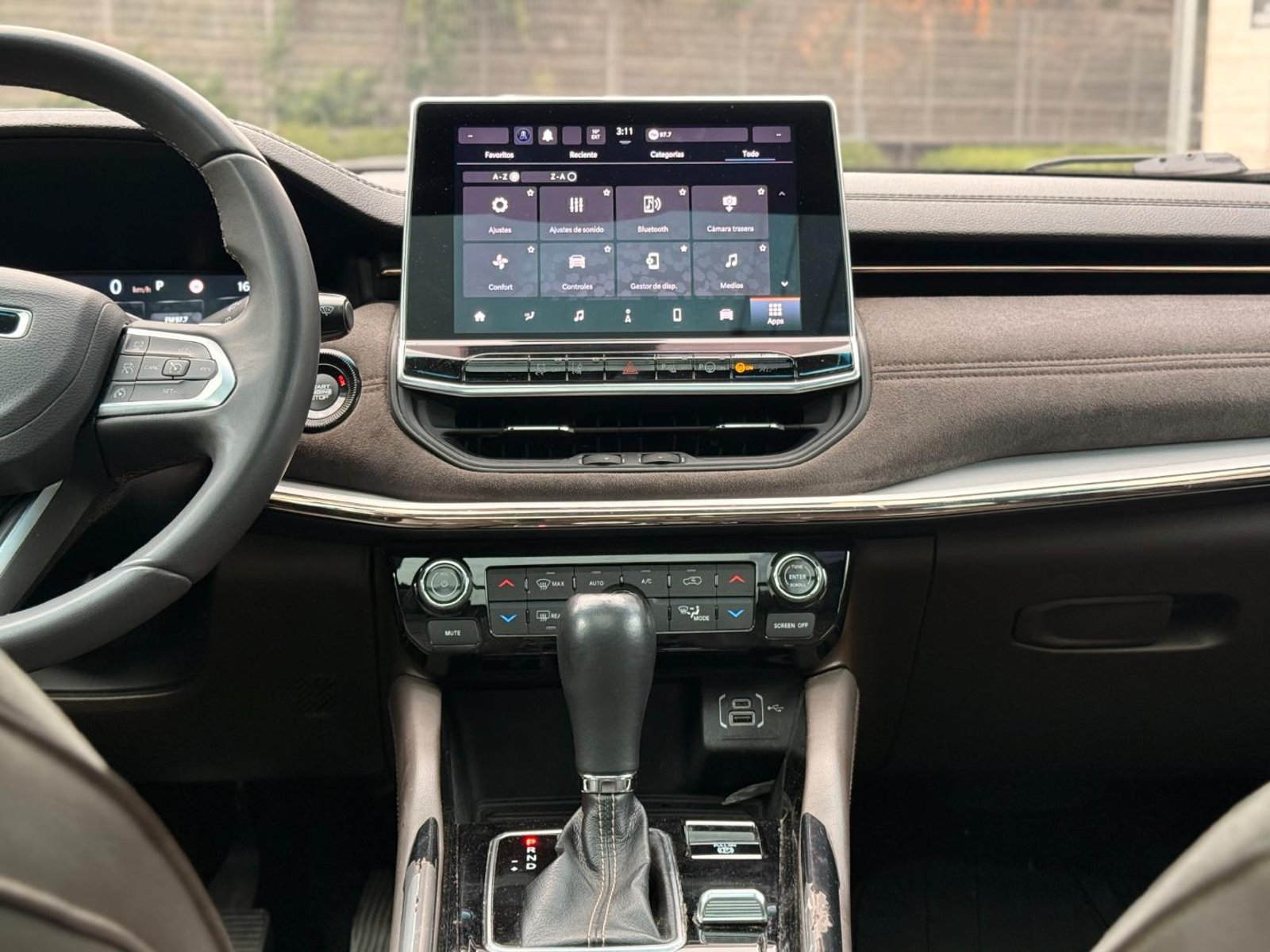 Jeep COMMANDER 2023 - Imagen 13 de 20