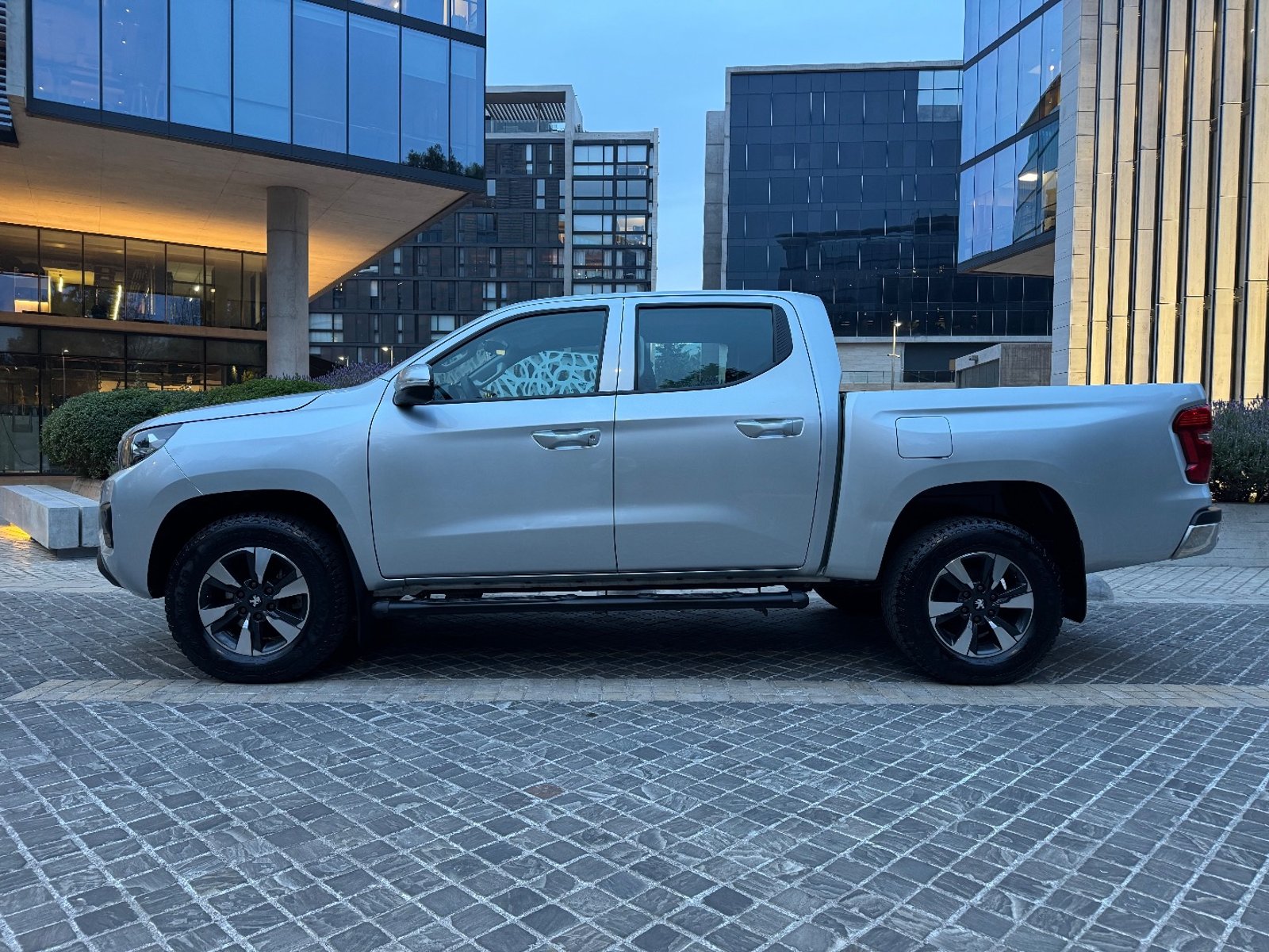 Peugeot LANDTREK Active BlueHDi 180 4X4 AT 2024 - Imagen 7 de 18