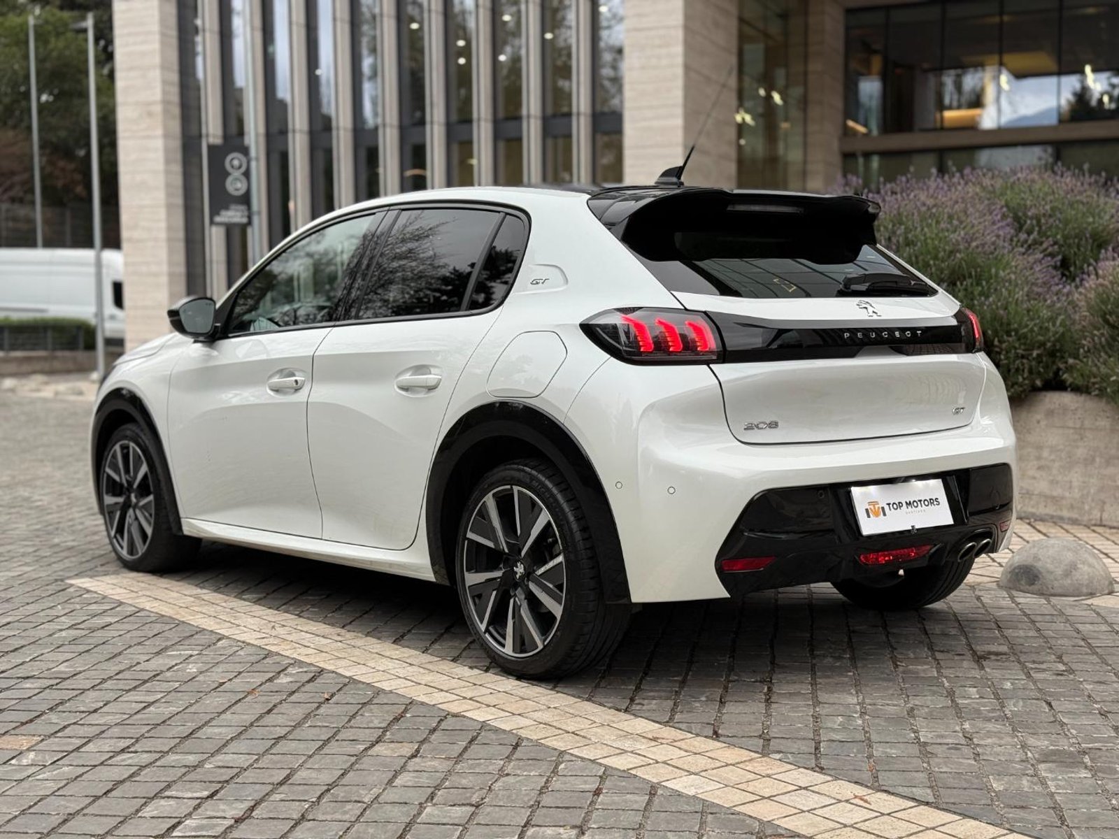 Peugeot 208 GT 1.2 PureTech AT 2022 - Imagen 6 de 16