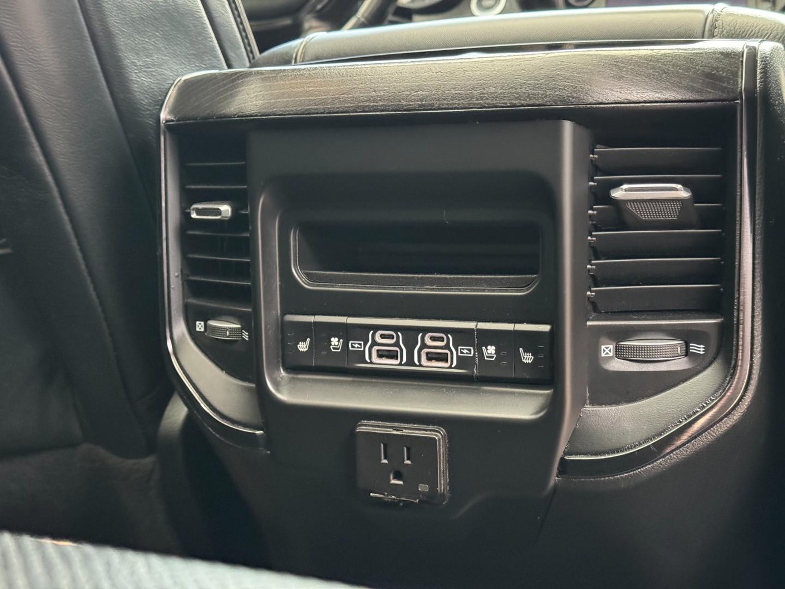 RAM Ram 1500 LIMITED 5.7 2022 - Imagen 18 de 19