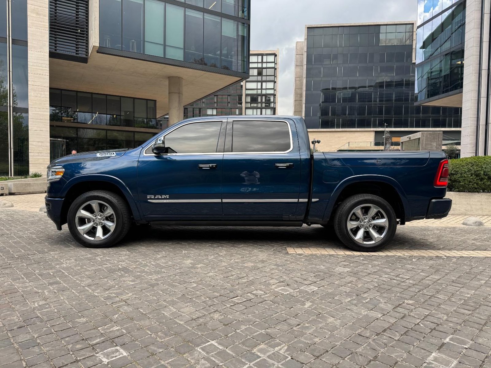 RAM Ram 1500 LIMITED 5.7 2022 - Imagen 7 de 19