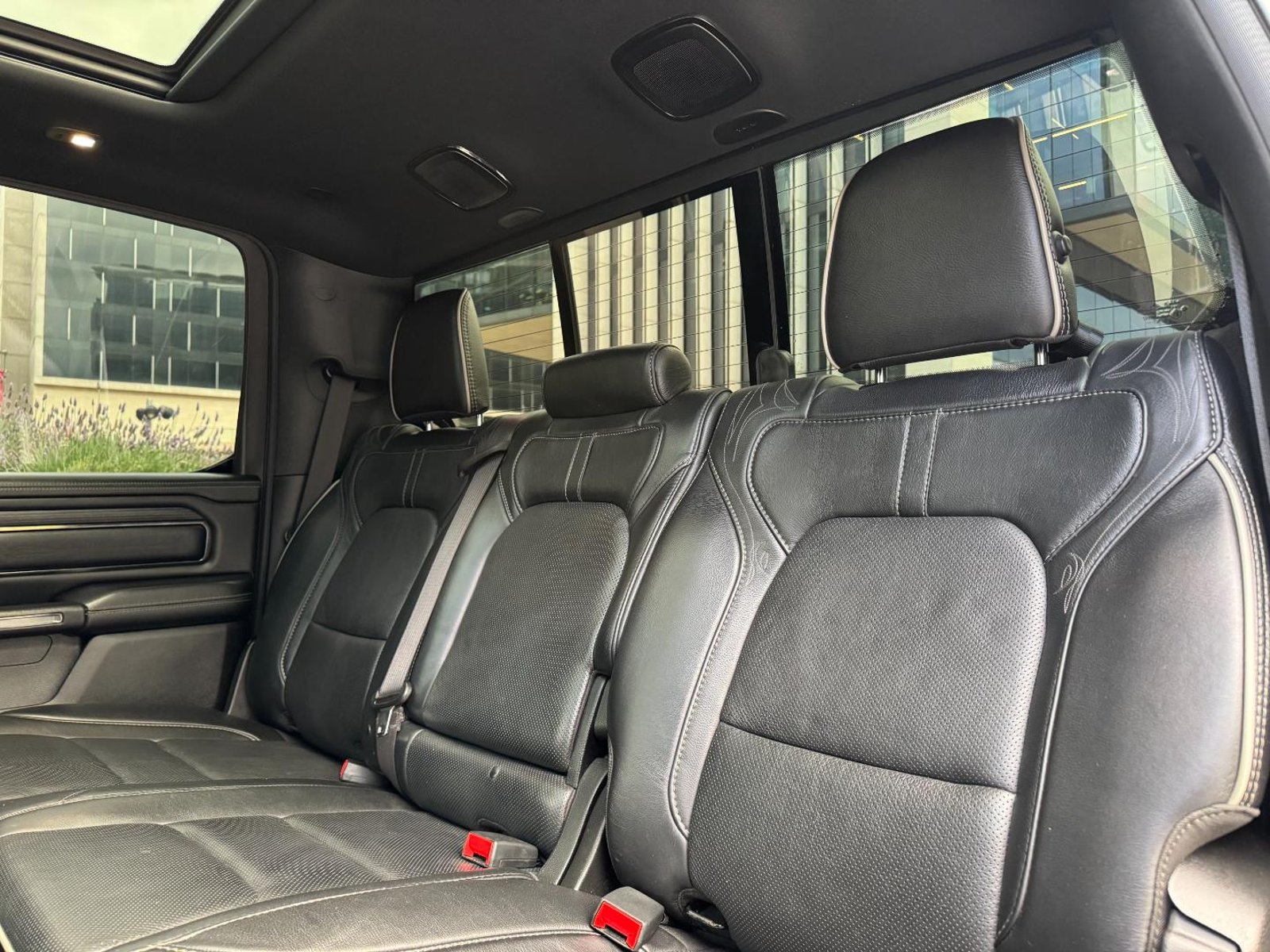 RAM Ram 1500 LIMITED 5.7 2022 - Imagen 17 de 19