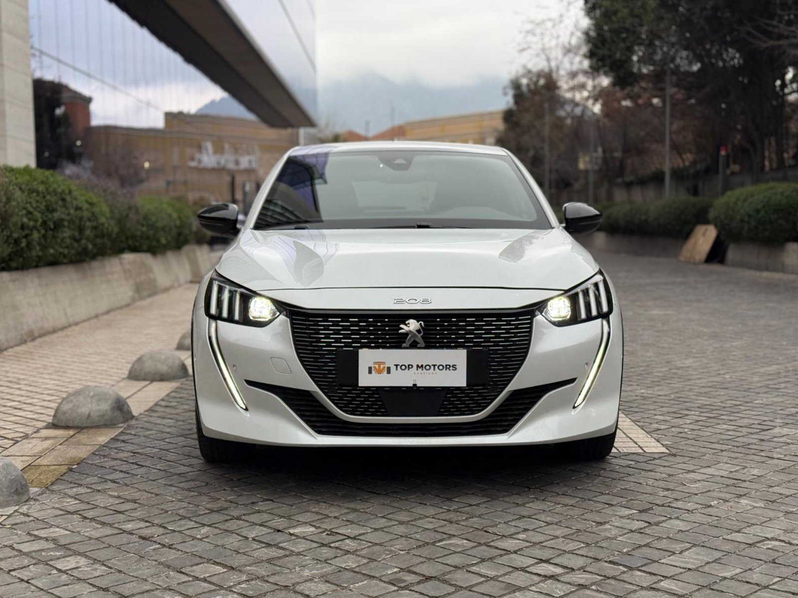 Peugeot 208 GT 1.2 PureTech AT 2022 - Foto 2 de 16