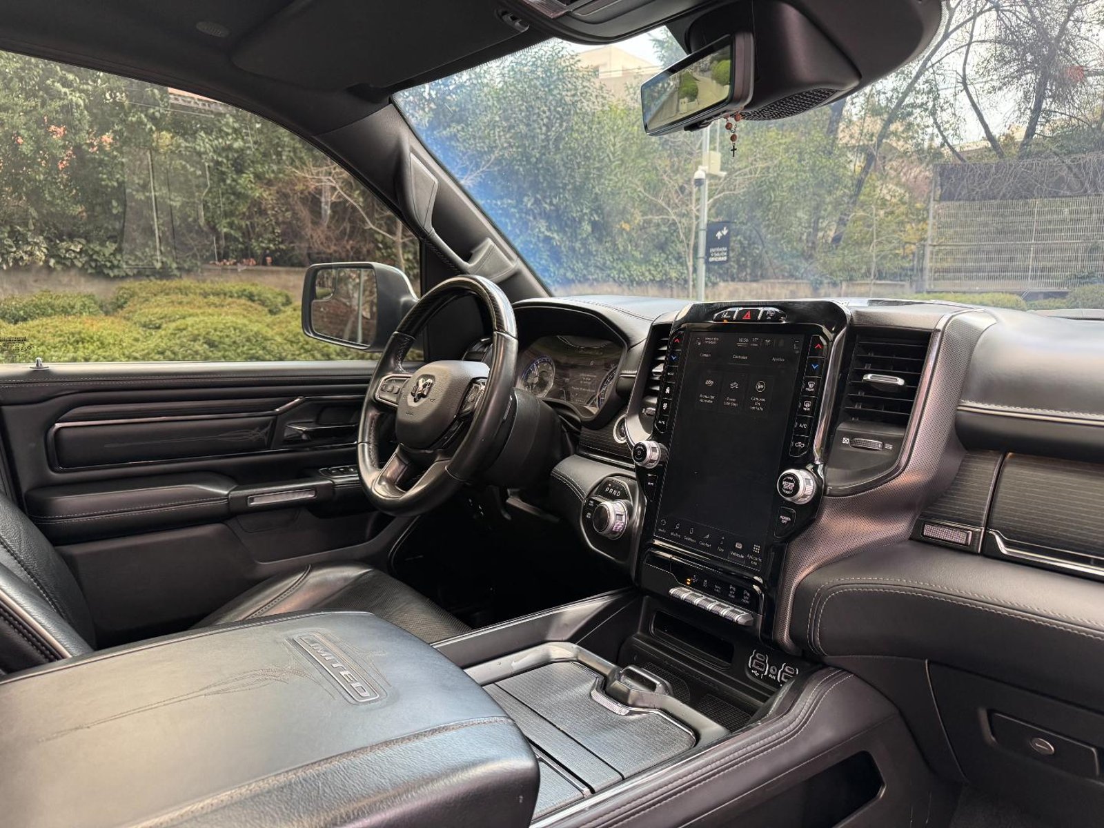 RAM Ram 1500 LIMITED 5.7 2022 - Imagen 14 de 19