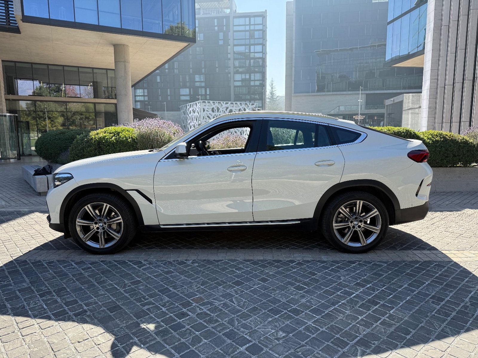 BMW X6 xDrive30d 2023 - Imagen 7 de 16