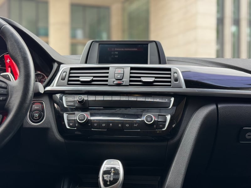 BMW 320I 2018 - Imagen 13 de 17