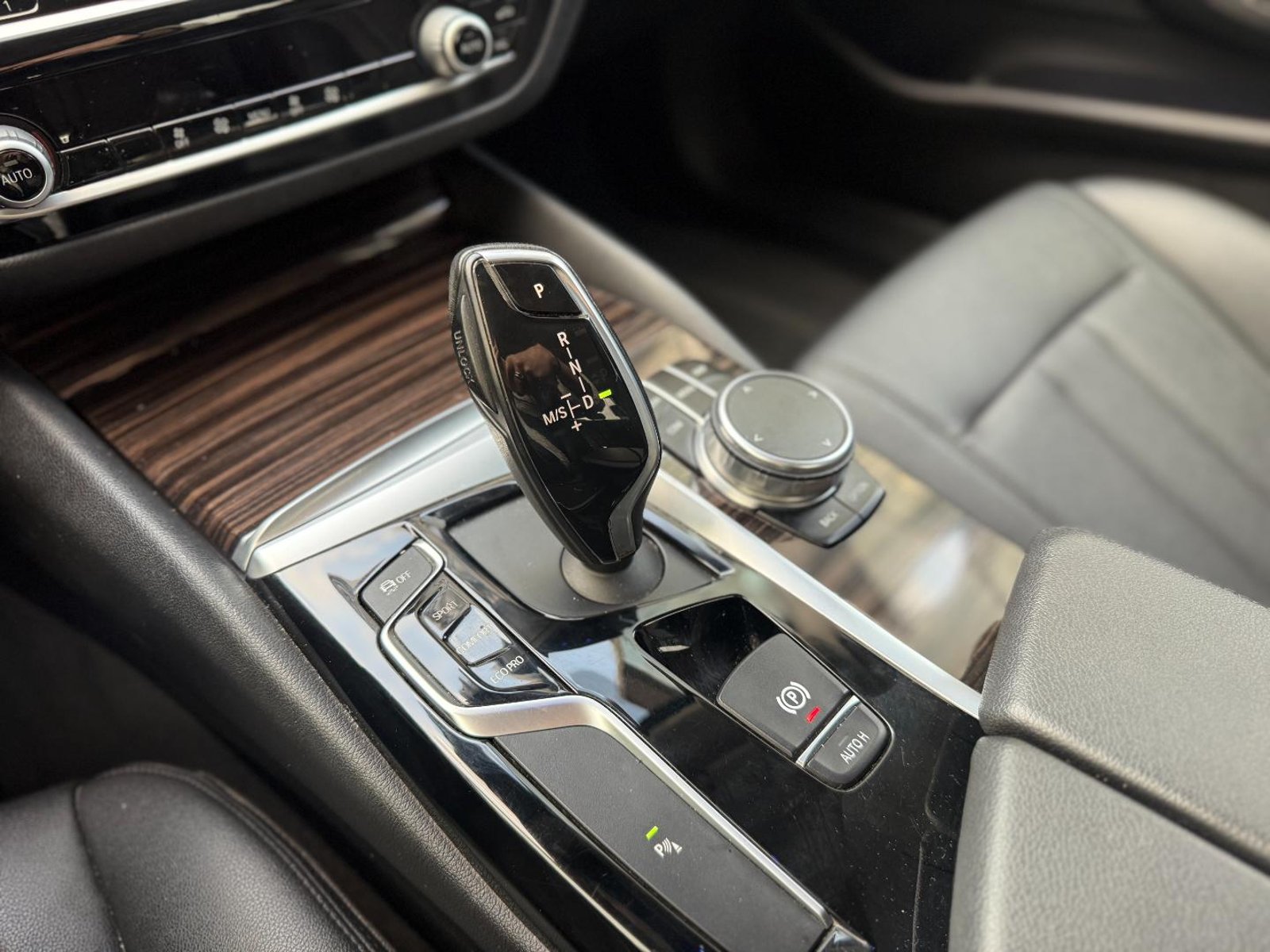 BMW 520i executive 2018 - Imagen 12 de 19