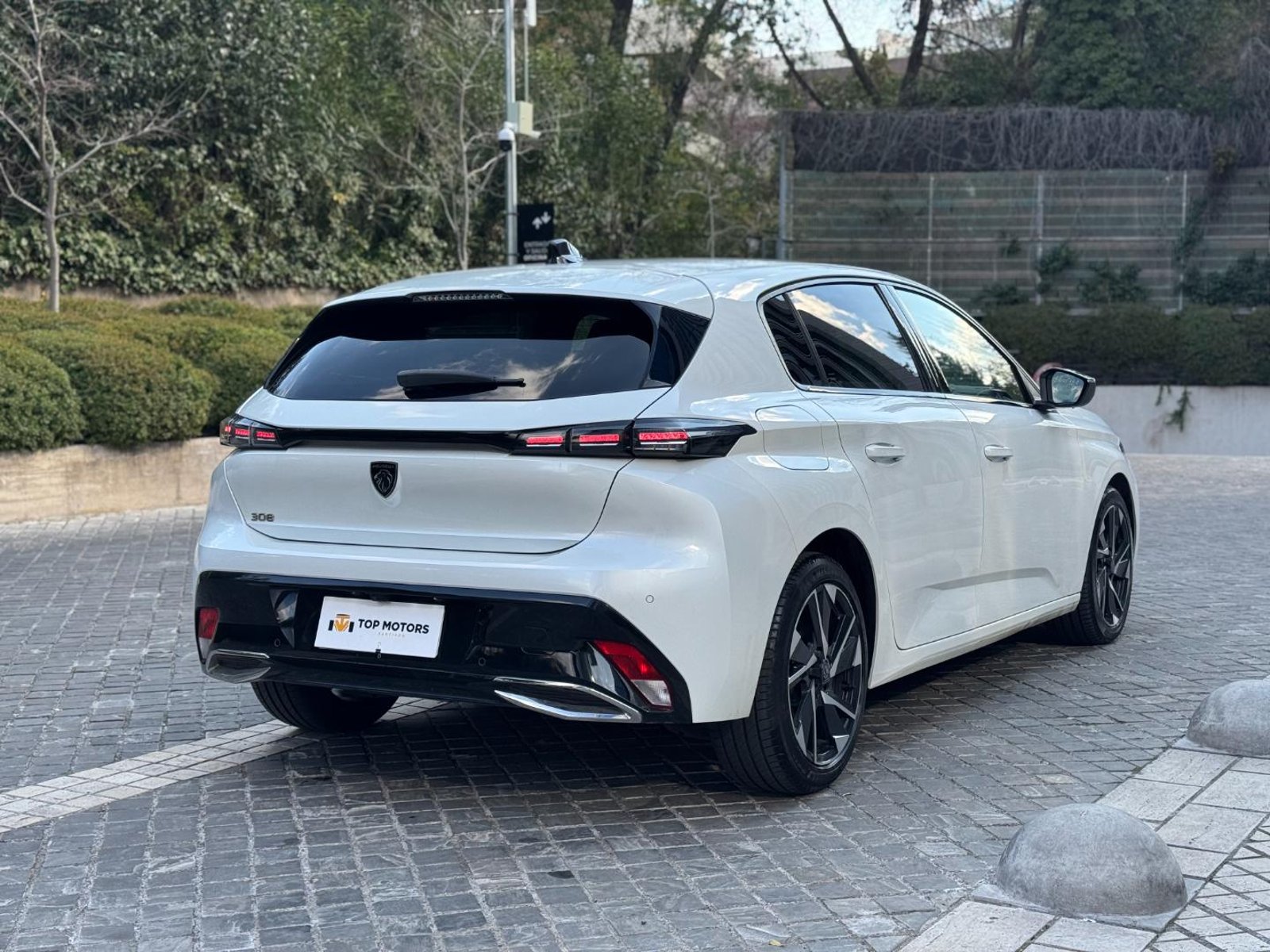 Peugeot 308 Allure 1.2 PureTech 2023 - Imagen 4 de 18