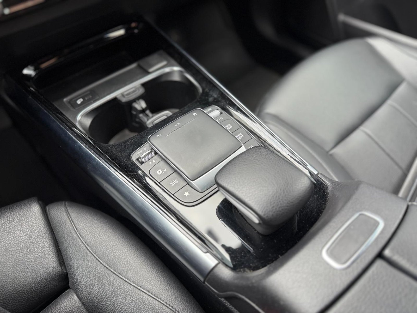 Mercedes-Benz GLA 200 2022 - Imagen 13 de 19