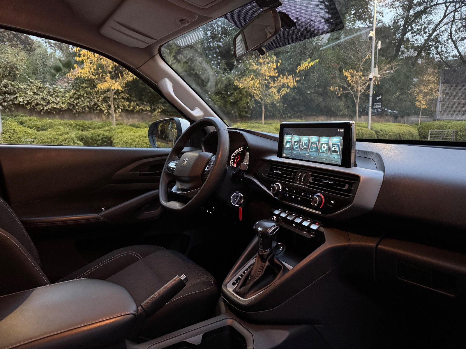 Peugeot LANDTREK Active BlueHDi 180 4X4 AT 2024 - Imagen 14 de 18