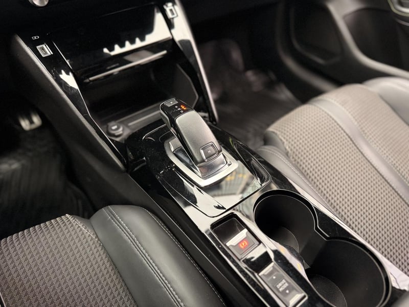 Peugeot 208 GT 1.2 PureTech AT 2022 - Imagen 10 de 16