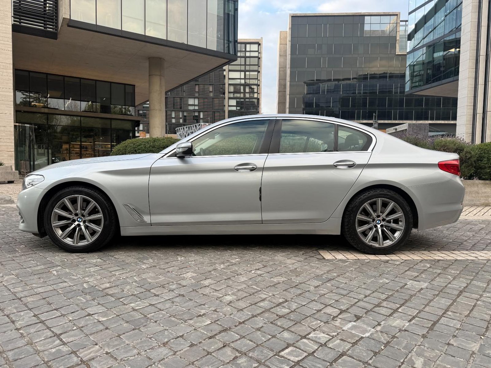 BMW 520i executive 2018 - Imagen 7 de 19