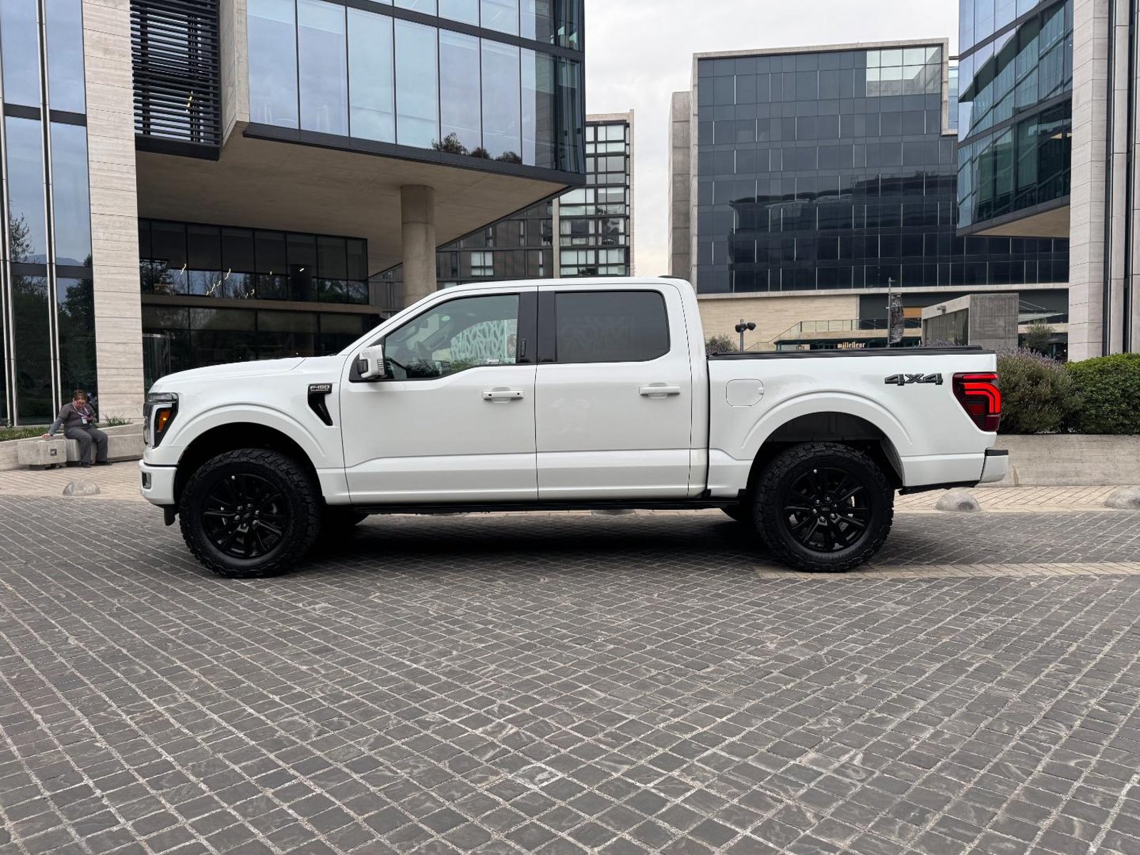 Ford F150 PLATINUM 4X4 3.5 AUT 2025 - Imagen 8 de 20