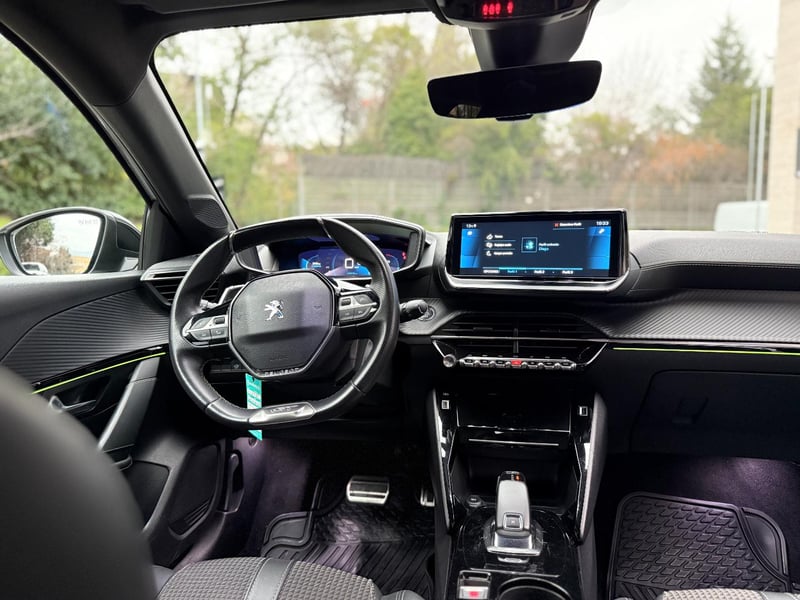 Peugeot 208 GT 1.2 PureTech AT 2022 - Imagen 8 de 16