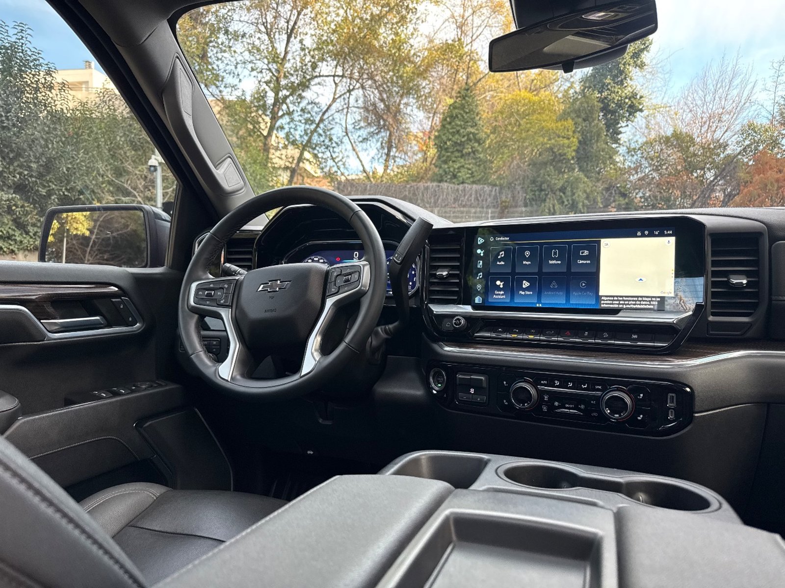 CHEVROLET SILVERADO 1500 LTZ Z71 5.3 V8 4x4 2023 - Imagen 11 de 18