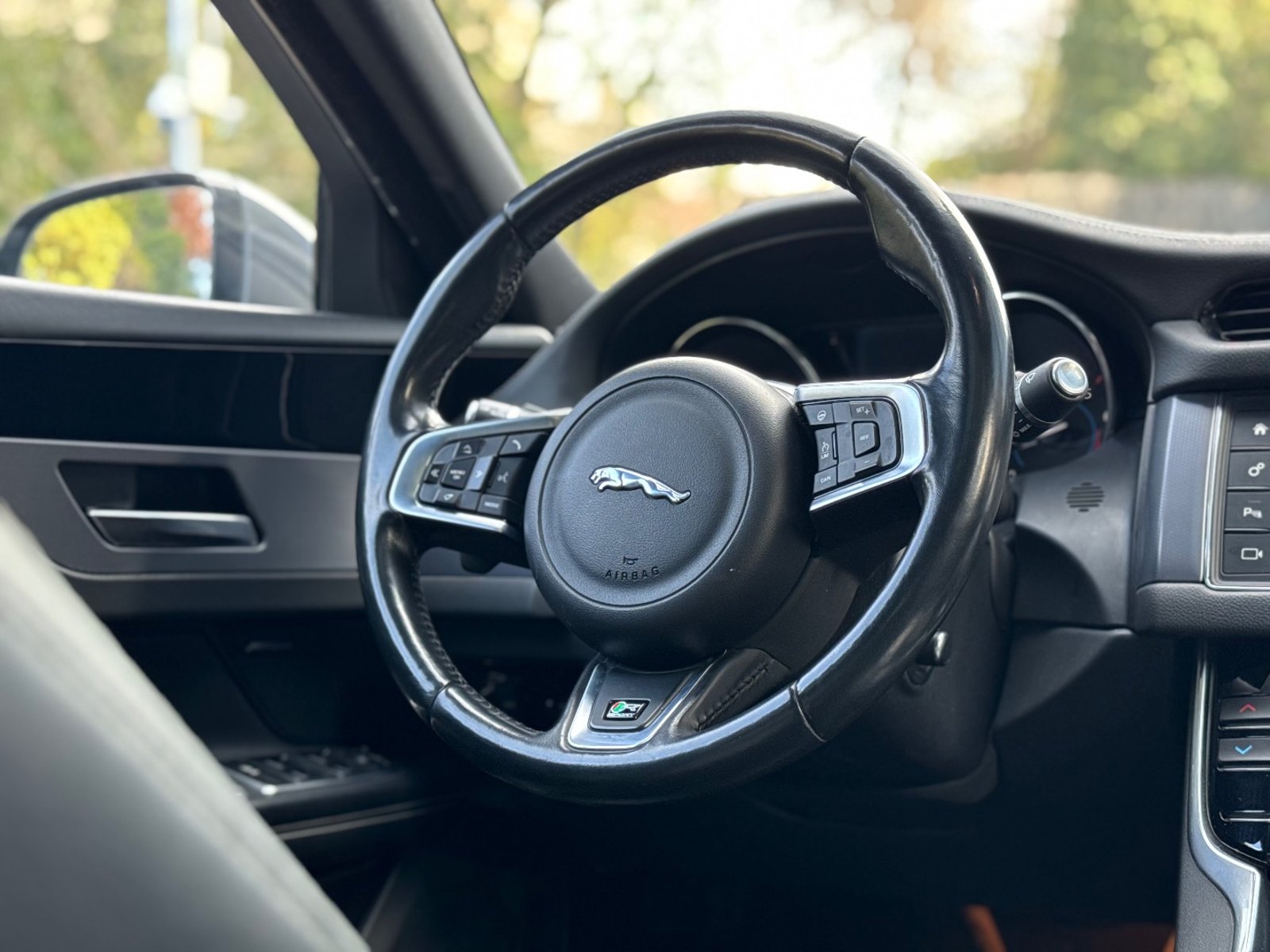 JAGUAR XF 2.0 R-Sport 2017 - Imagen 10 de 19