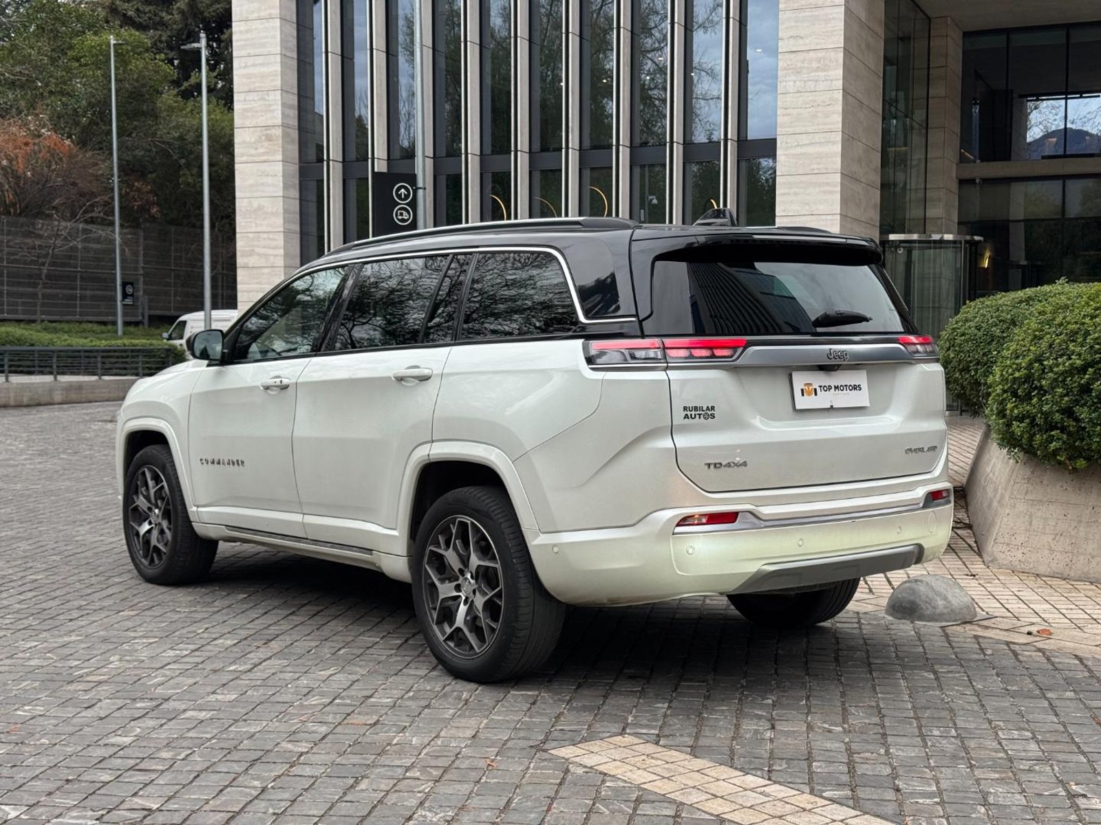 Jeep COMMANDER 2023 - Foto 5 de 20