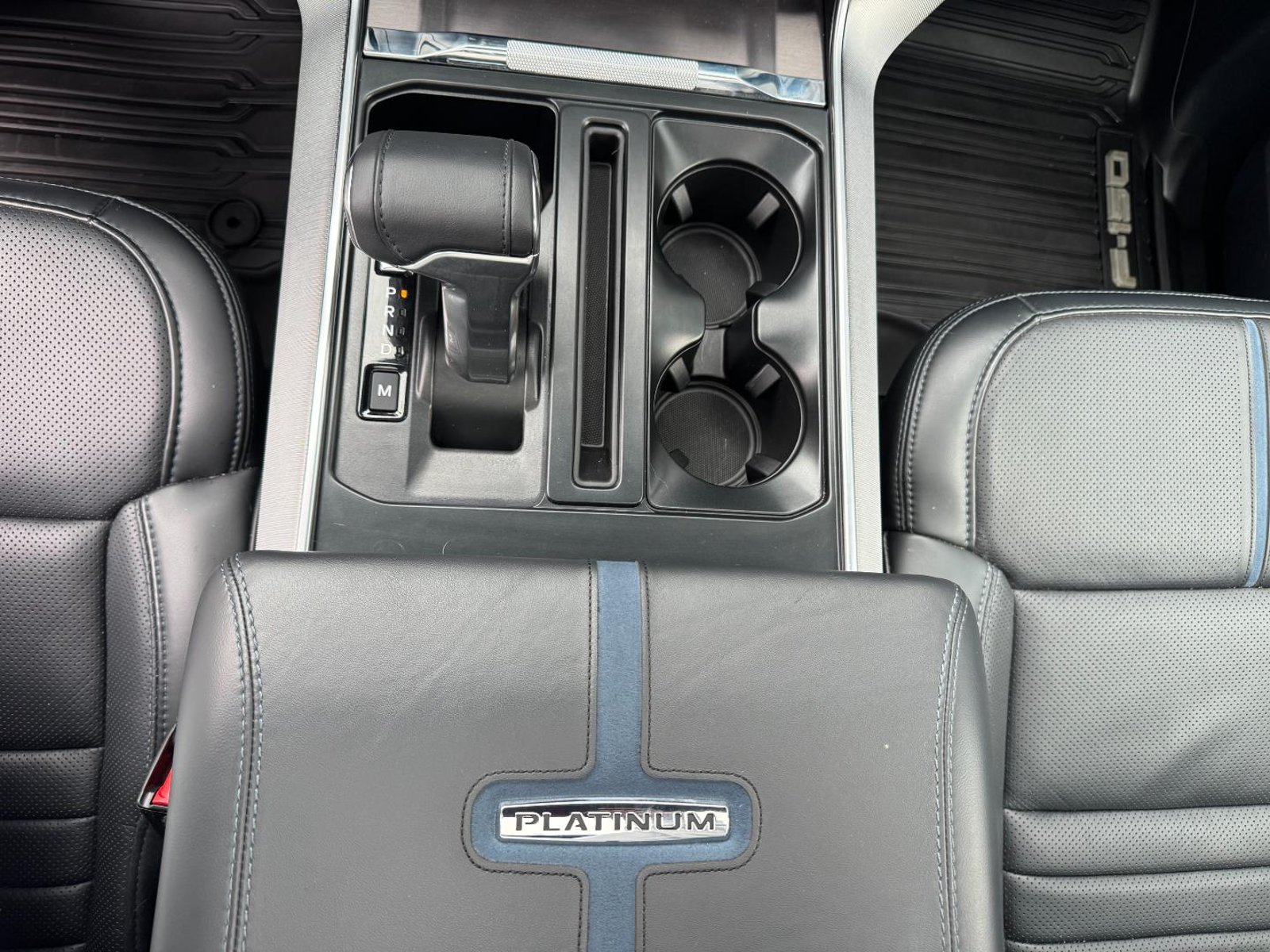 Ford F150 PLATINUM 4X4 3.5 AUT 2025 - Imagen 13 de 20