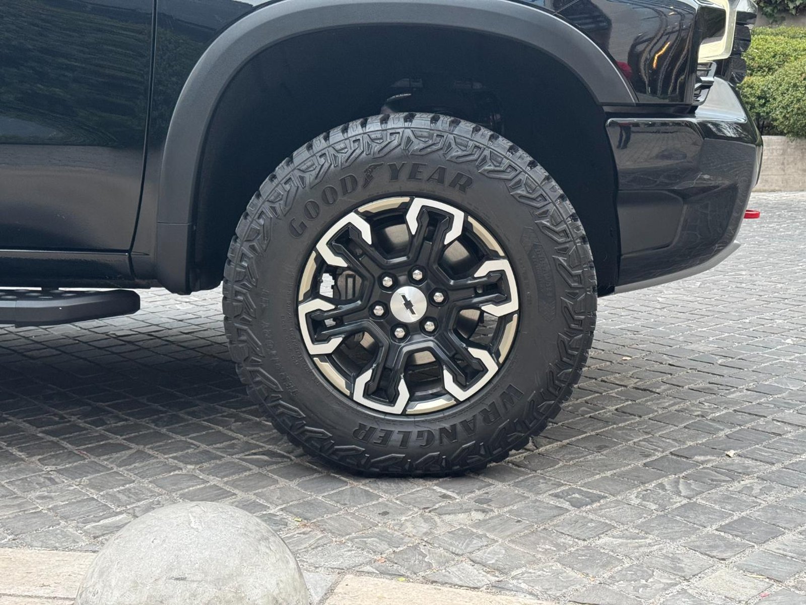 CHEVROLET SILVERADO 6.2 ZR2 AUTO DC 4WD R 2023 - Imagen 7 de 19