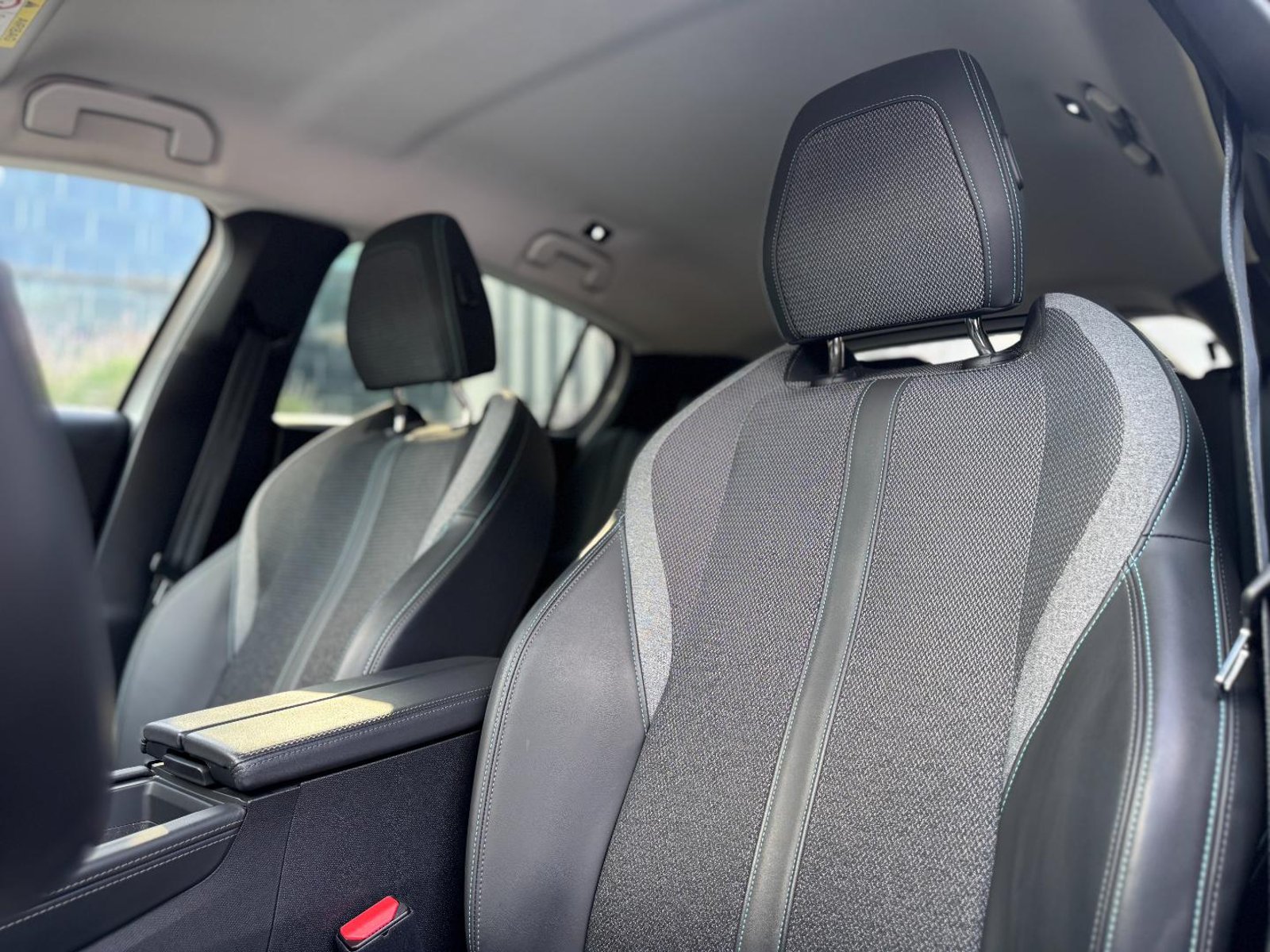 Peugeot 308 Allure 1.2 PureTech 2023 - Imagen 15 de 18