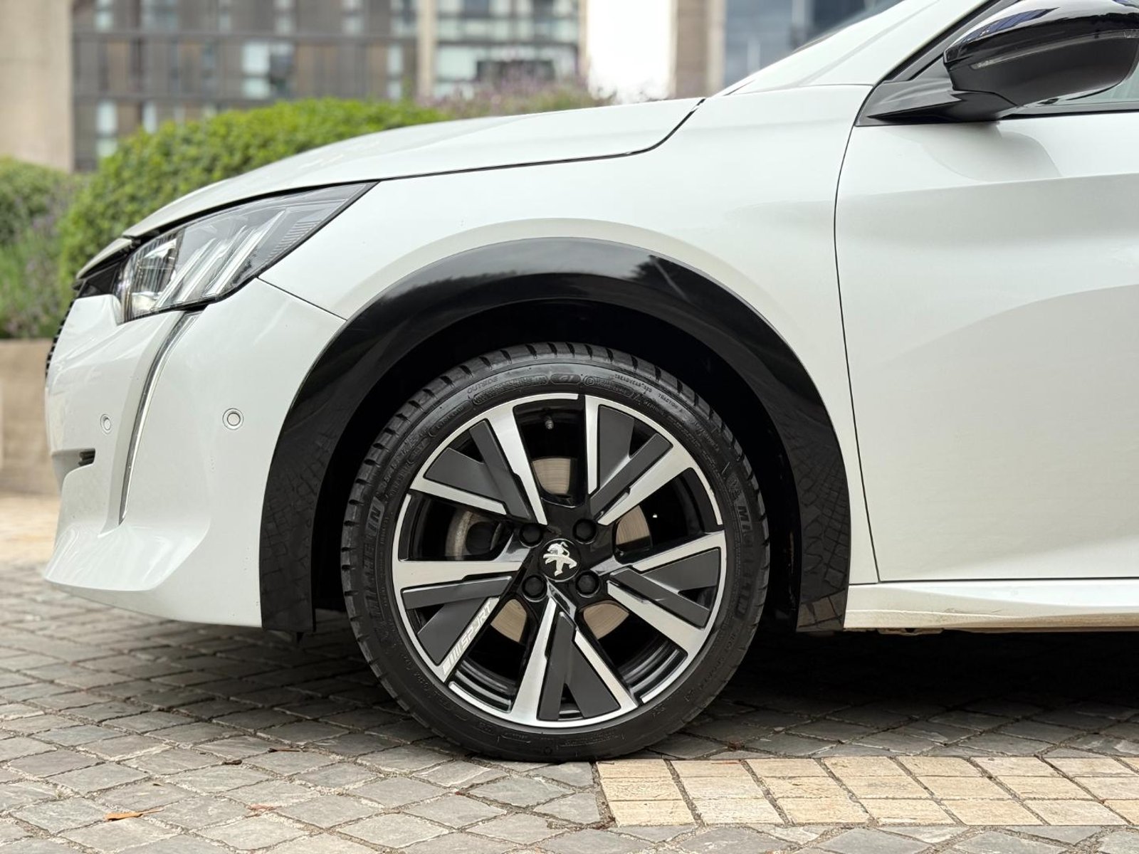 Peugeot 208 GT 1.2 PureTech AT 2022 - Imagen 7 de 16