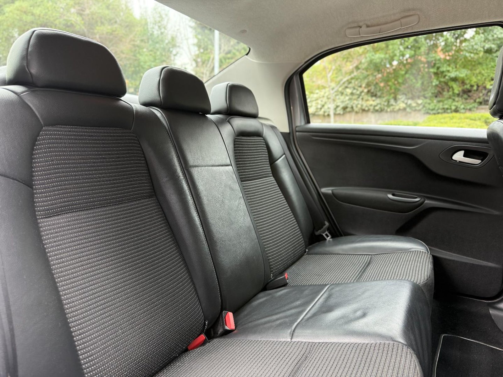 Peugeot 301 Allure 1.6 HDi 2022 - Imagen 18 de 18