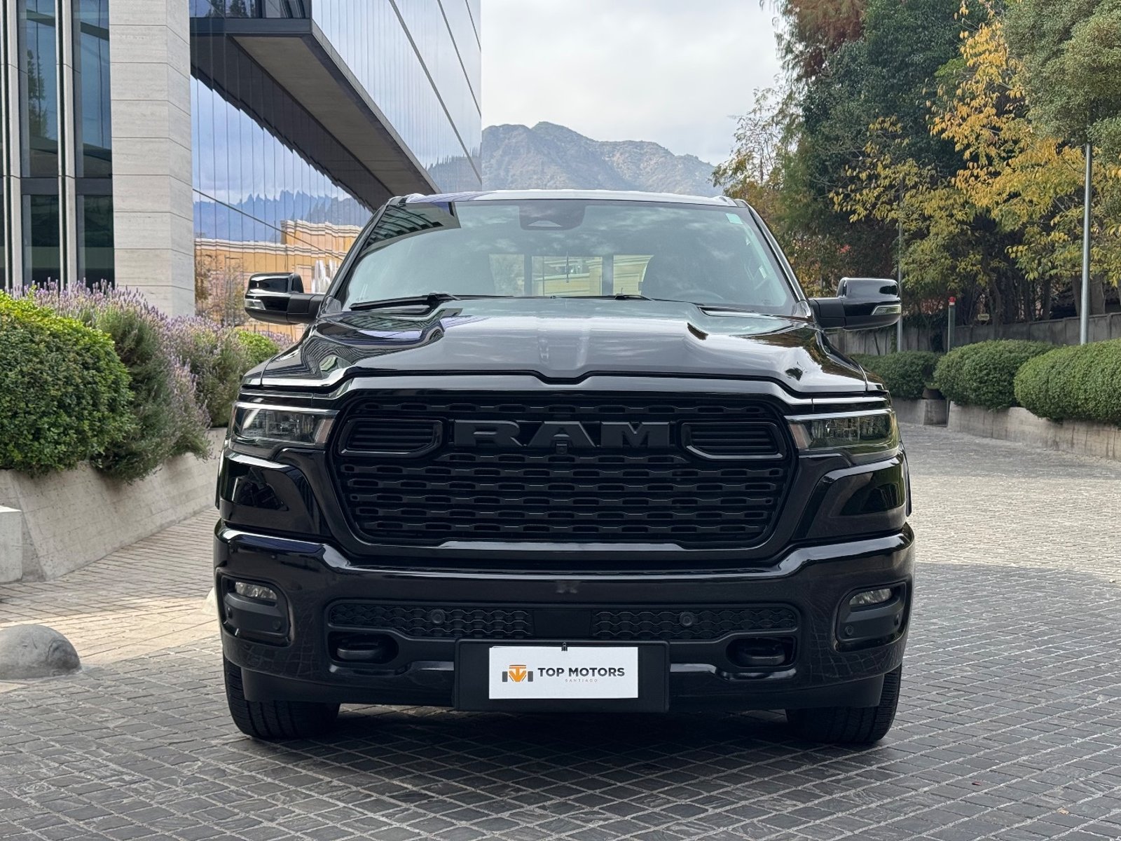 RAM 1500 2025 - Foto 2 de 17