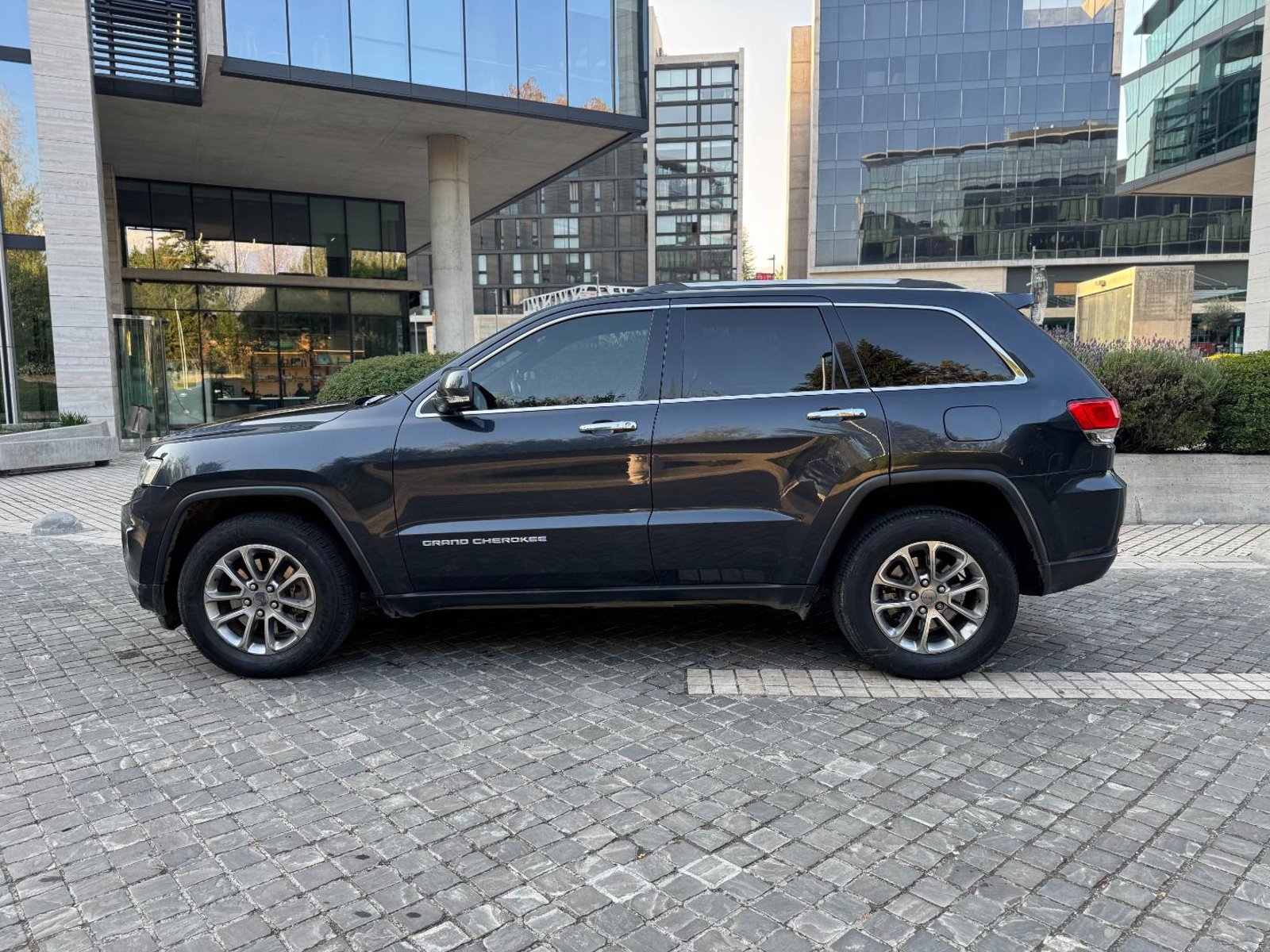 Jeep Grand Cherokee 3.6 LIMITED LX 4X4 AT 5P 2015 - Imagen 7 de 19