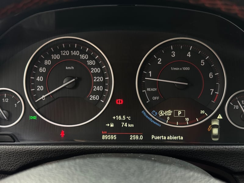 BMW 320I 2018 - Imagen 10 de 17