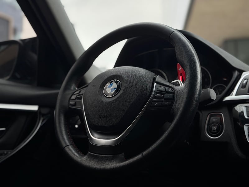 BMW 320I 2018 - Imagen 12 de 17