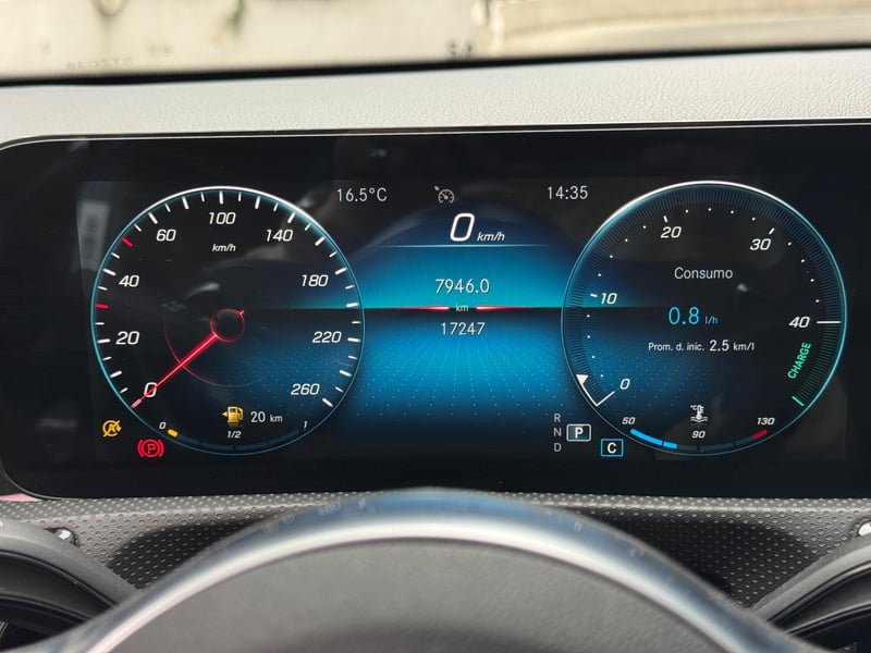 Mercedes-Benz A250 2.0 AMG LINE 2023 - Imagen 12 de 17
