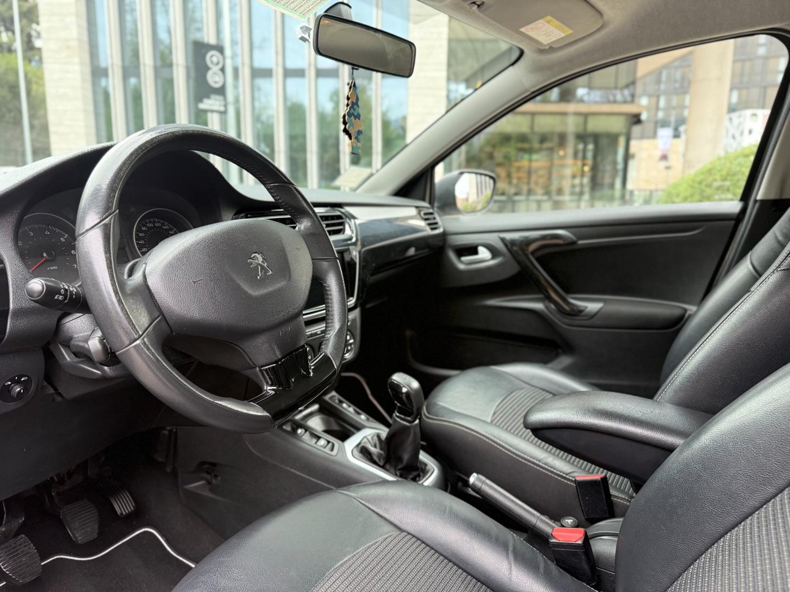 Peugeot 301 Allure 1.6 HDi 2022 - Imagen 14 de 18